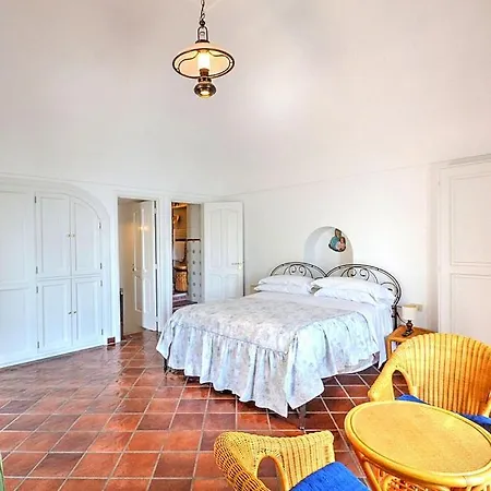 Vakantiehuis Sleeps 5 Air Con Wifi